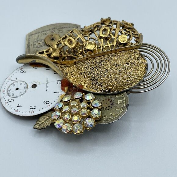 Vintage Signed LC 94 Steampunk Leaf Clock Statement Brooch Pin Rhinestones Gold - Picture 6 of 7